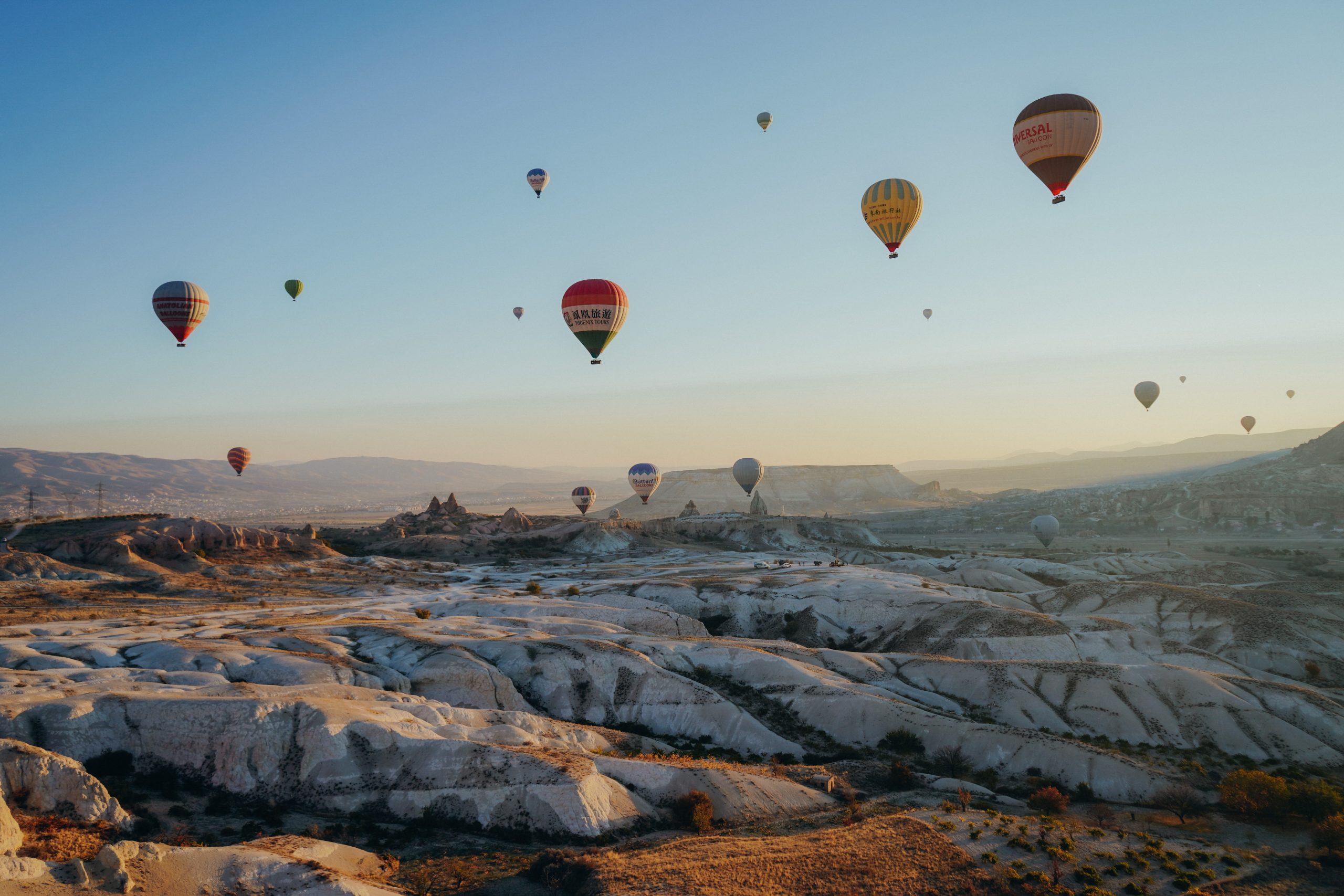 Mending Mana: Naik Balon Udara atau Lihat Saja dari Daratan Red Valley?